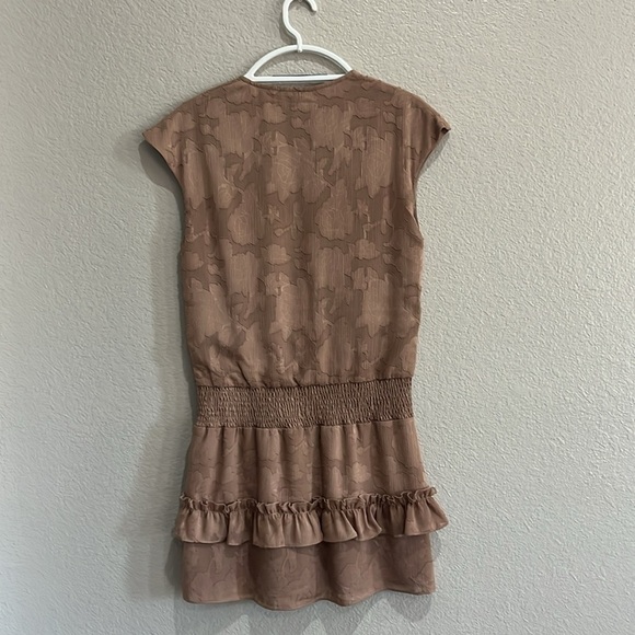 Chloe Oliver Muse Nude Drop Waist Mini Dress Size Small Sleeveless V Neck - Picture 9 of 9